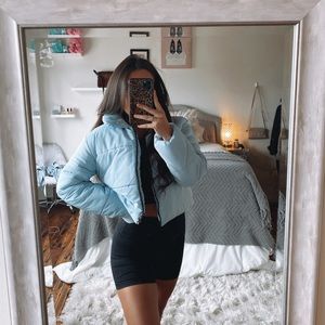 Baby blue cropped puffer🥶